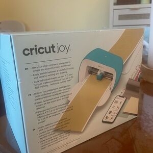 Cricut Joy Crafting Machine - Blue and White